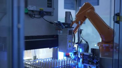 武漢經(jīng)開區(qū)省級及以上研發(fā)機(jī)構(gòu)突破80家 智能機(jī)器人研發(fā)引領(lǐng)產(chǎn)業(yè)新浪潮